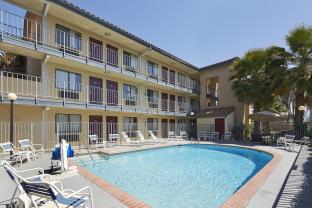 Tulare (CA) United States Promo Code Agoda.com
